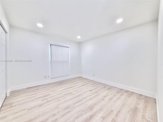 404 Sandtree Dr, Palm Beach Gardens, FL 33403