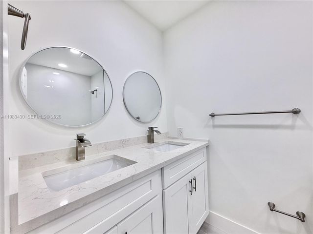 404 Sandtree Dr, Palm Beach Gardens, FL 33403