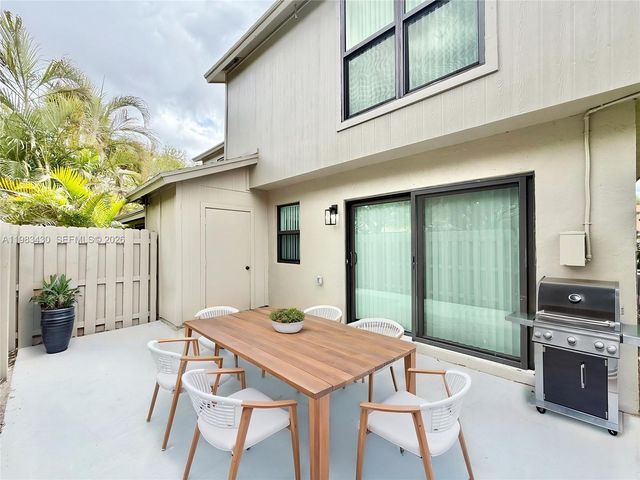 404 Sandtree Dr, Palm Beach Gardens, FL 33403