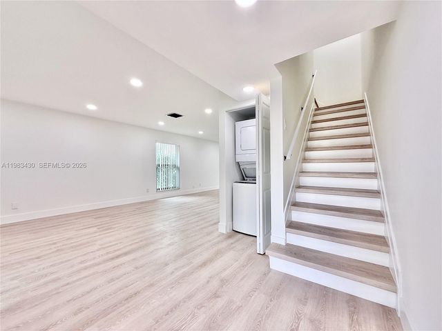 404 Sandtree Dr, Palm Beach Gardens, FL 33403