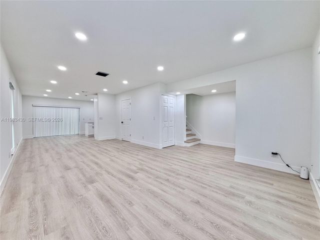 404 Sandtree Dr, Palm Beach Gardens, FL 33403