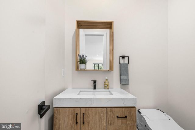 909 MYERS CIR SW, Vienna, VA 22180