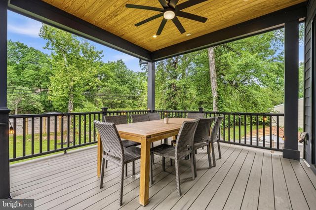 909 MYERS CIR SW, Vienna, VA 22180