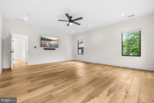 909 MYERS CIR SW, Vienna, VA 22180