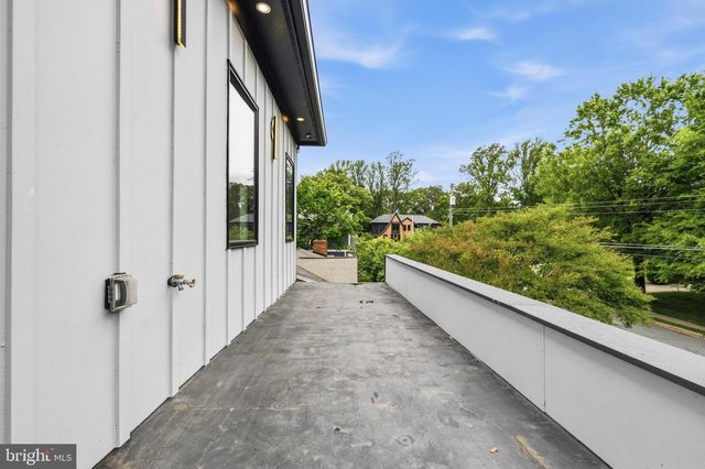 909 MYERS CIR SW, Vienna, VA 22180