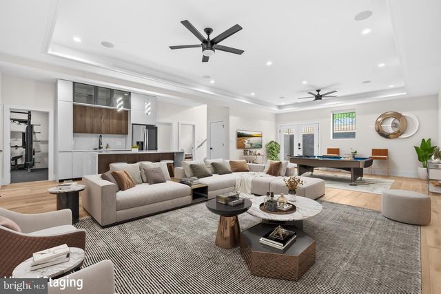 909 MYERS CIR SW, Vienna, VA 22180