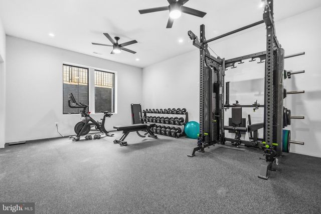 909 MYERS CIR SW, Vienna, VA 22180