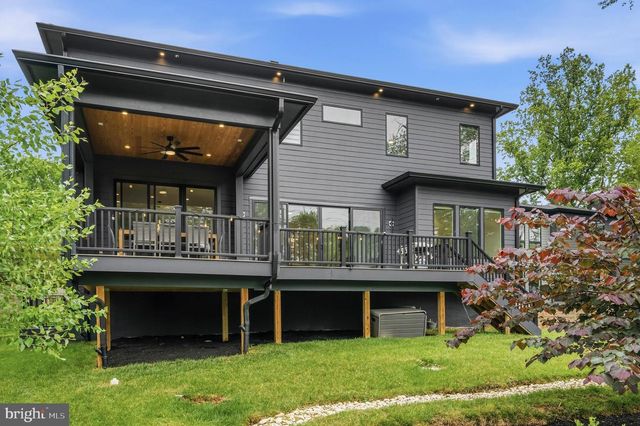 909 MYERS CIR SW, Vienna, VA 22180