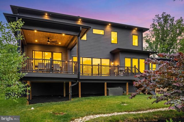 909 MYERS CIR SW, Vienna, VA 22180