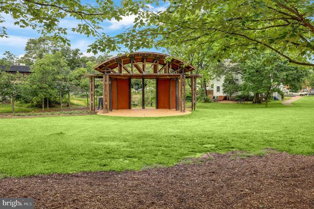 909 MYERS CIR SW, Vienna, VA 22180