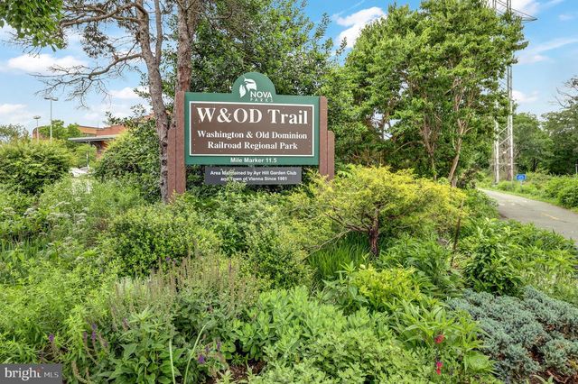 909 MYERS CIR SW, Vienna, VA 22180