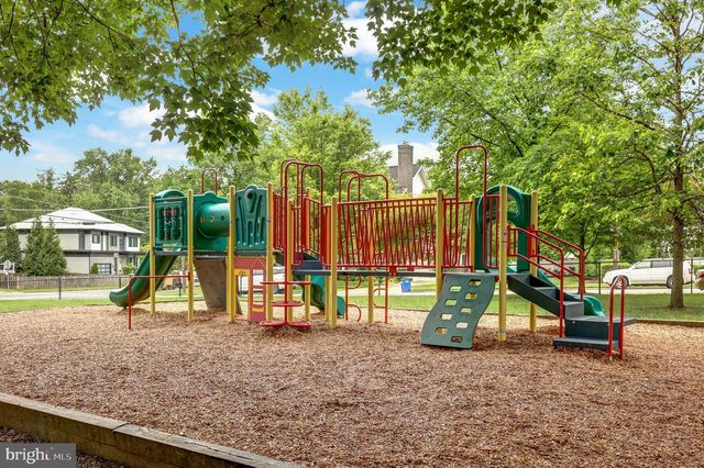 909 MYERS CIR SW, Vienna, VA 22180