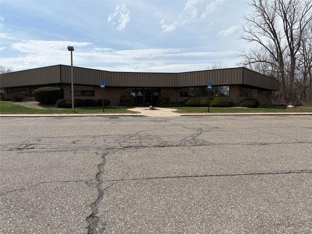 5040 Villa Linde Parkway, Flint Charter Township, MI 48532