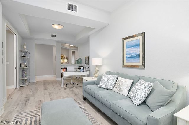 3099 Lancaster DR 7-701, Naples, FL 34105