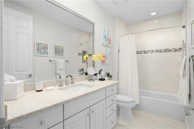 3099 Lancaster DR 7-701, Naples, FL 34105