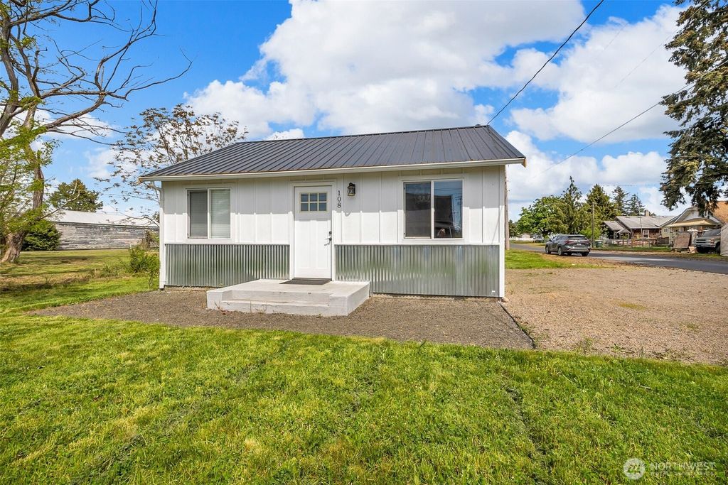 108 Centre Street S, Rainier, WA 98576