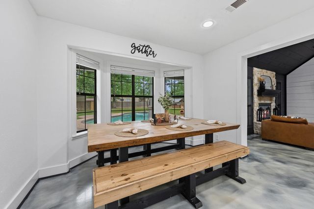 18 E Old Field Drive, Huffman, TX 77336
