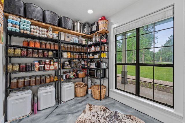 18 E Old Field Drive, Huffman, TX 77336