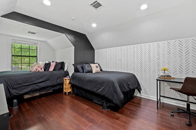 18 E Old Field Drive, Huffman, TX 77336