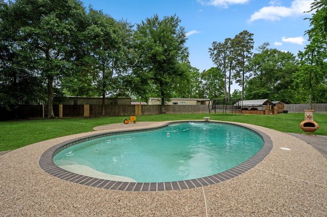 18 E Old Field Drive, Huffman, TX 77336