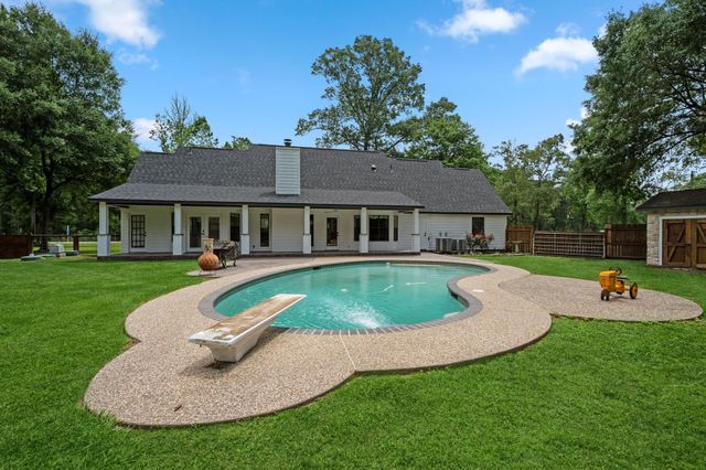18 E Old Field Drive, Huffman, TX 77336