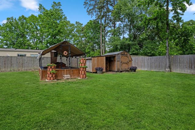 18 E Old Field Drive, Huffman, TX 77336