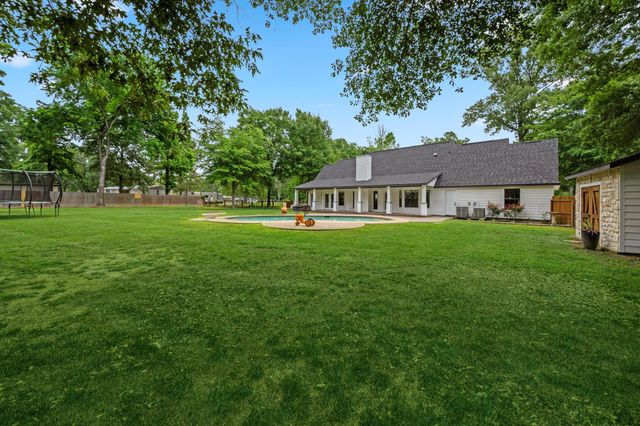 18 E Old Field Drive, Huffman, TX 77336