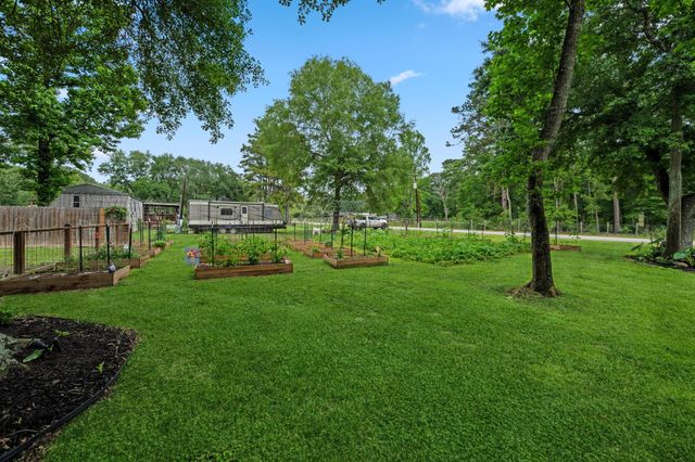 18 E Old Field Drive, Huffman, TX 77336
