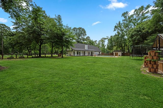 18 E Old Field Drive, Huffman, TX 77336