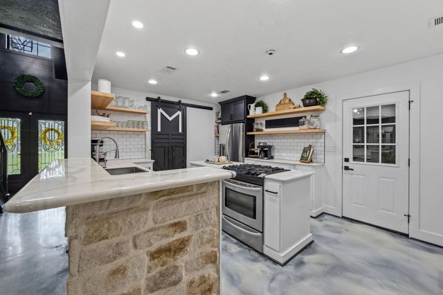 18 E Old Field Drive, Huffman, TX 77336