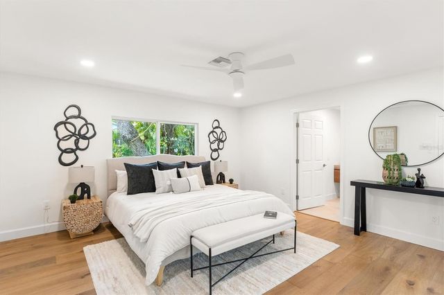 700 TROPICAL CIRCLE, Sarasota, FL 34242