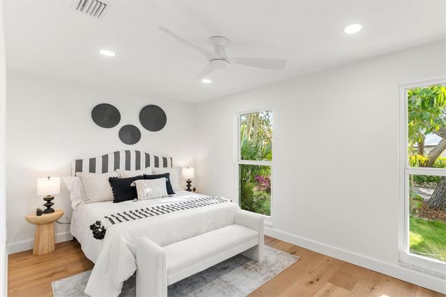 700 TROPICAL CIRCLE, Sarasota, FL 34242