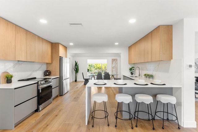 700 TROPICAL CIRCLE, Sarasota, FL 34242