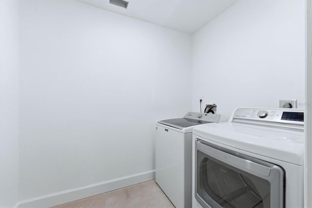 700 TROPICAL CIRCLE, Sarasota, FL 34242