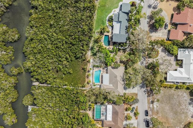 700 TROPICAL CIRCLE, Sarasota, FL 34242