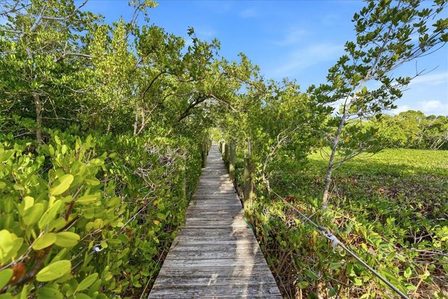 700 TROPICAL CIRCLE, Sarasota, FL 34242