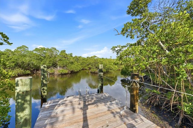 700 TROPICAL CIRCLE, Sarasota, FL 34242