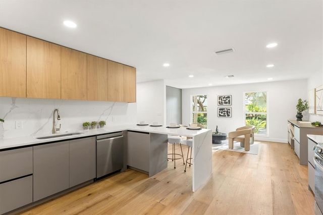 700 TROPICAL CIRCLE, Sarasota, FL 34242