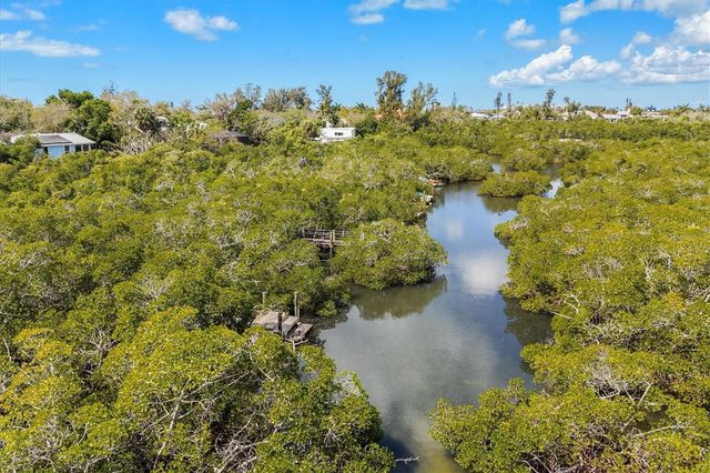 700 TROPICAL CIRCLE, Sarasota, FL 34242