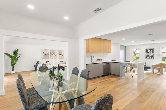 700 TROPICAL CIRCLE, Sarasota, FL 34242