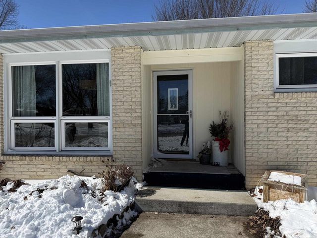 1121 Erie Drive, Janesville, WI 53545