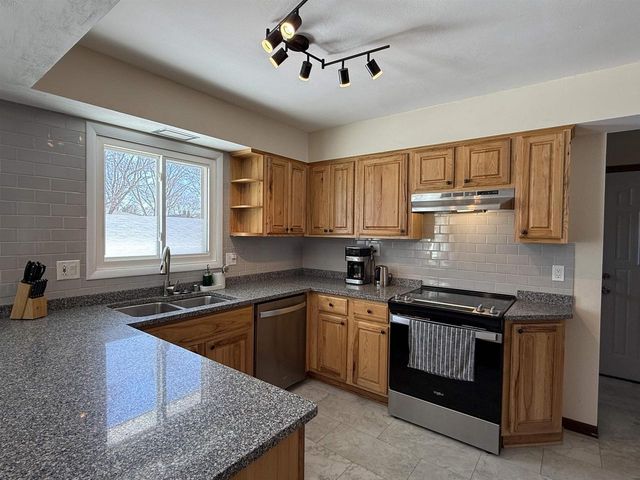 1121 Erie Drive, Janesville, WI 53545