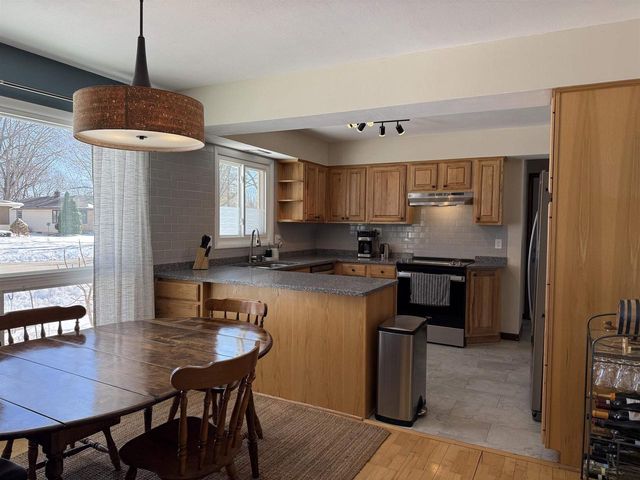 1121 Erie Drive, Janesville, WI 53545