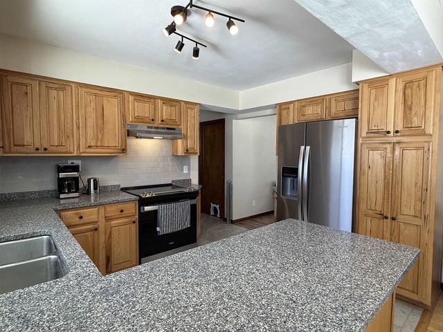 1121 Erie Drive, Janesville, WI 53545