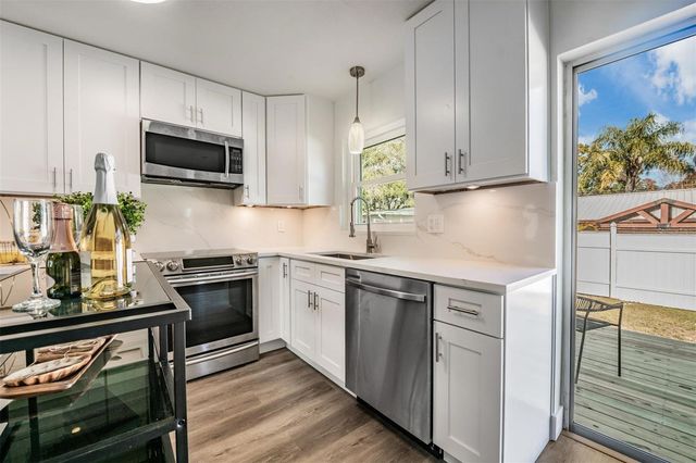 66 LAKE SHORE DRIVE, Palm Harbor, FL 34684