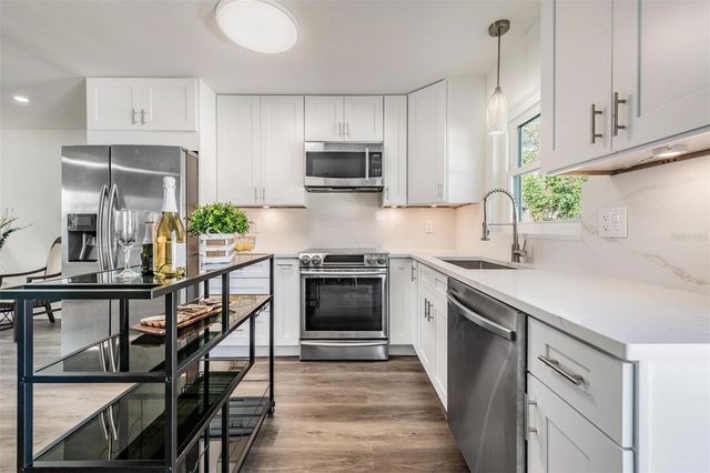 66 LAKE SHORE DRIVE, Palm Harbor, FL 34684