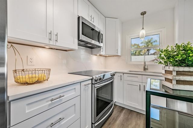 66 LAKE SHORE DRIVE, Palm Harbor, FL 34684