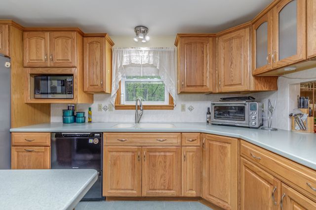 36 N Curtisville Road, Concord, NH 03301