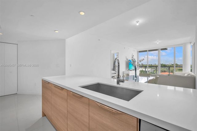 9940 W Bay Harbor Drive 5D-N, Bay Harbor Islands, FL 33154