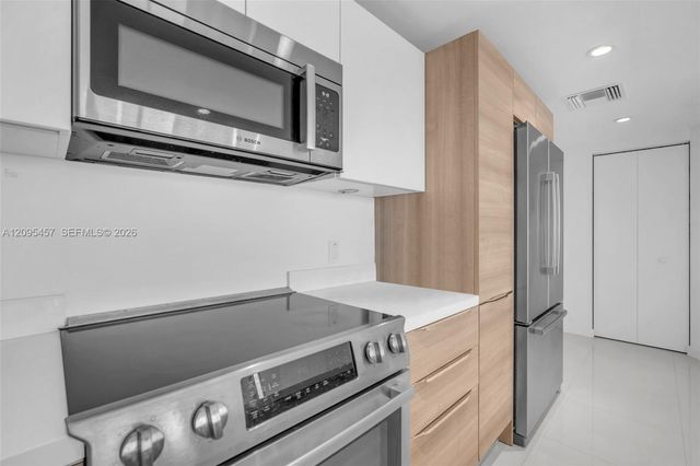 9940 W Bay Harbor Drive 5D-N, Bay Harbor Islands, FL 33154